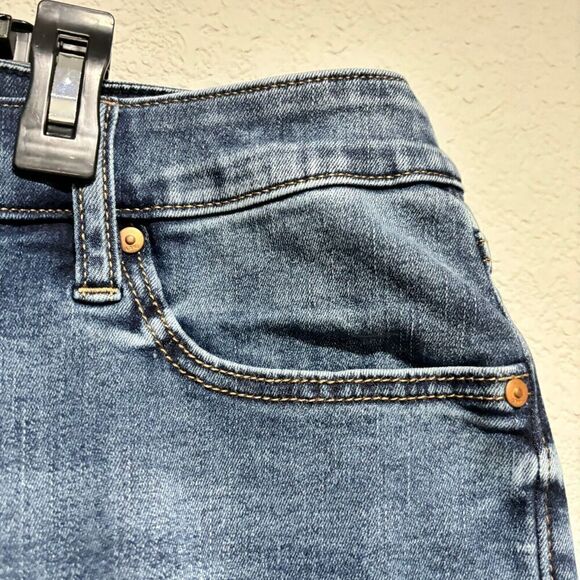 Lane Bryant Signature Fit Mid Rise Bermuda Shorts 26 Blue Flex Magic Waistband - Picture 2 of 9